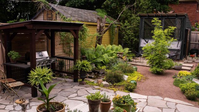 Transform Your Backyard into a Cozy Reading Retreat with These Sheds