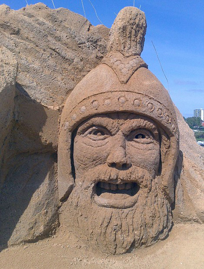 Sparkling sand sculpture works, fleeting but still classic--top emoticon