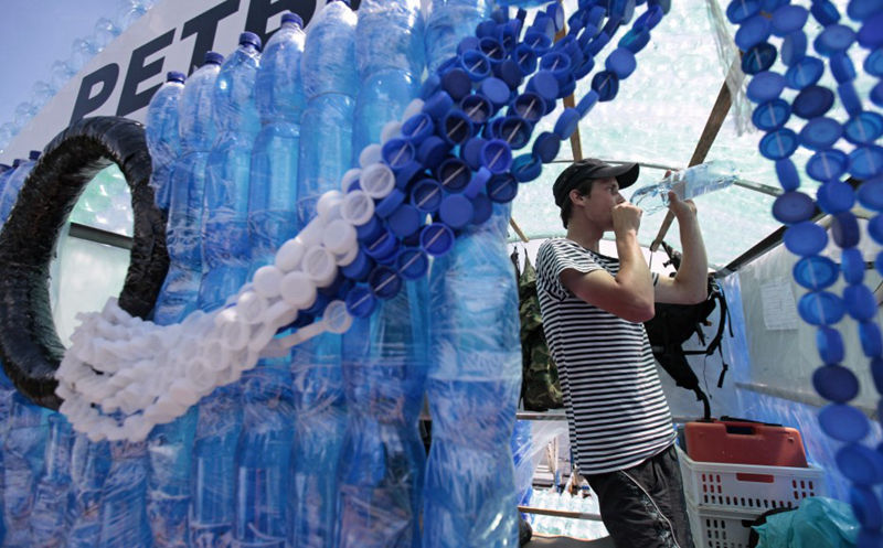 DIY a boat out of plastic bottles and sail 500 miles--top emoticon