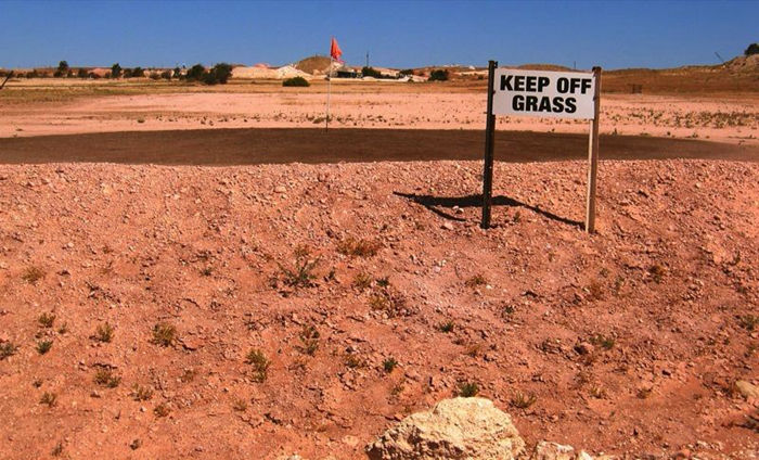 The only real underground city in the world, a small town living underground in Australia--top emoticon