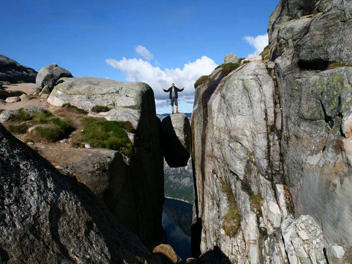 The 8 most thrilling attractions in the world--top emoticons