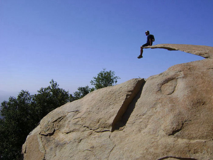 8 of the most thrilling attractions in the world - pin emoticons